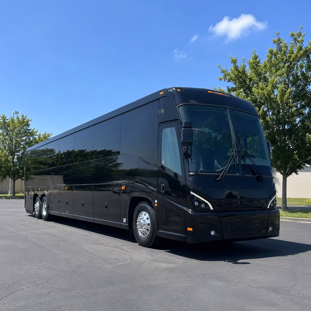 choosing the right employee shuttle bus for your edinburg operation starts here