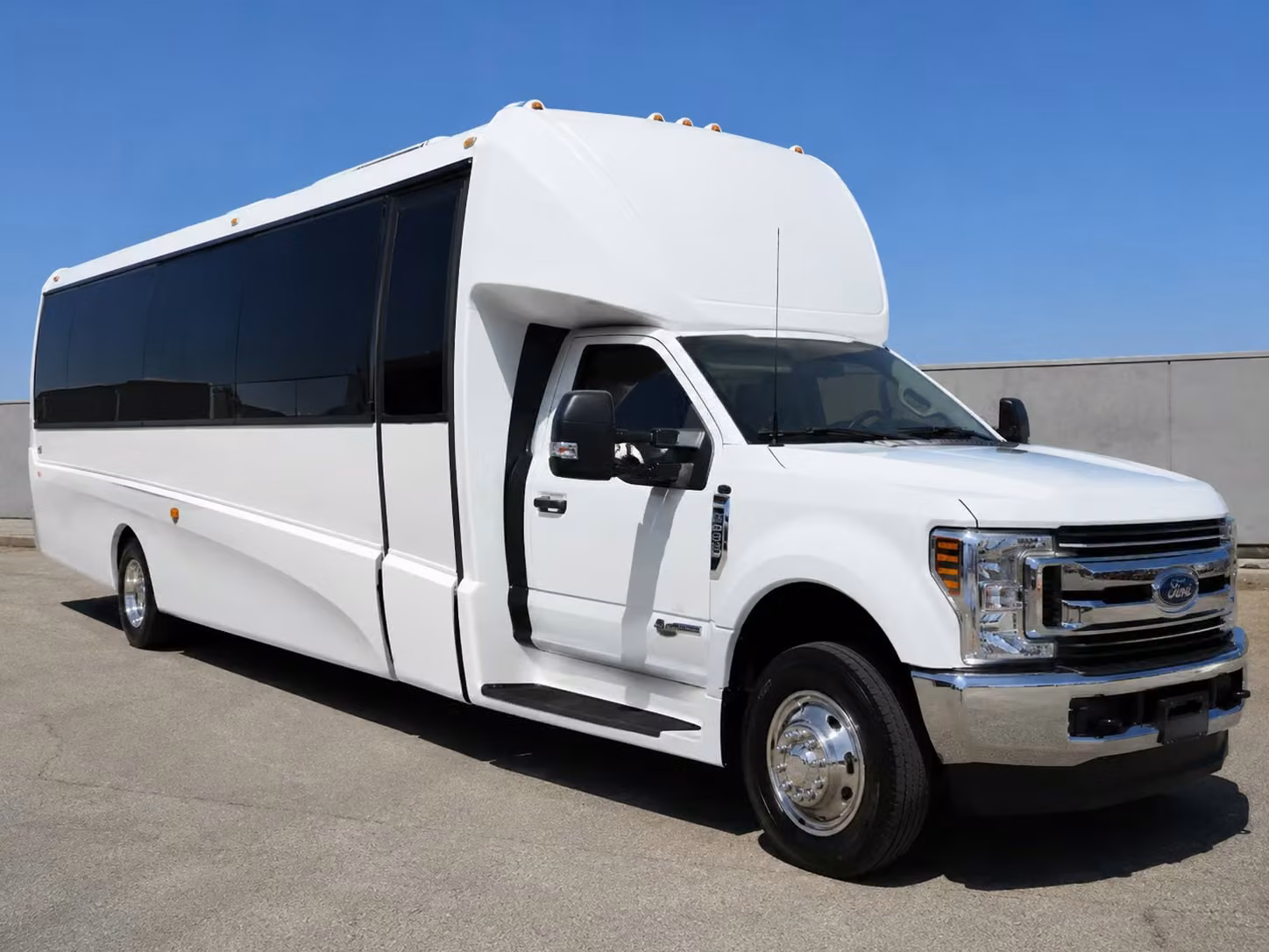 edinburg 15 passenger minibus rental
